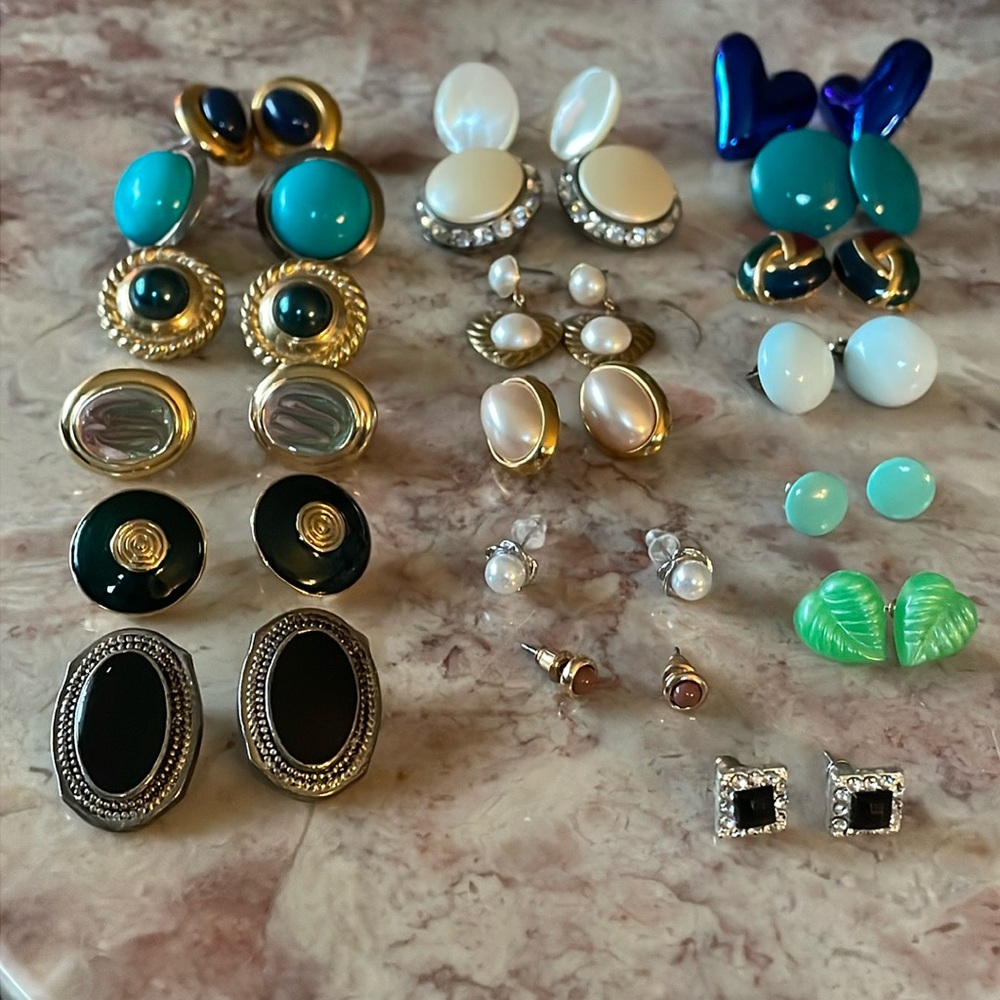 EUC~Bundle Of 19 Pairs Of Woman’s Various Style Vintage Clip/Post Earrings